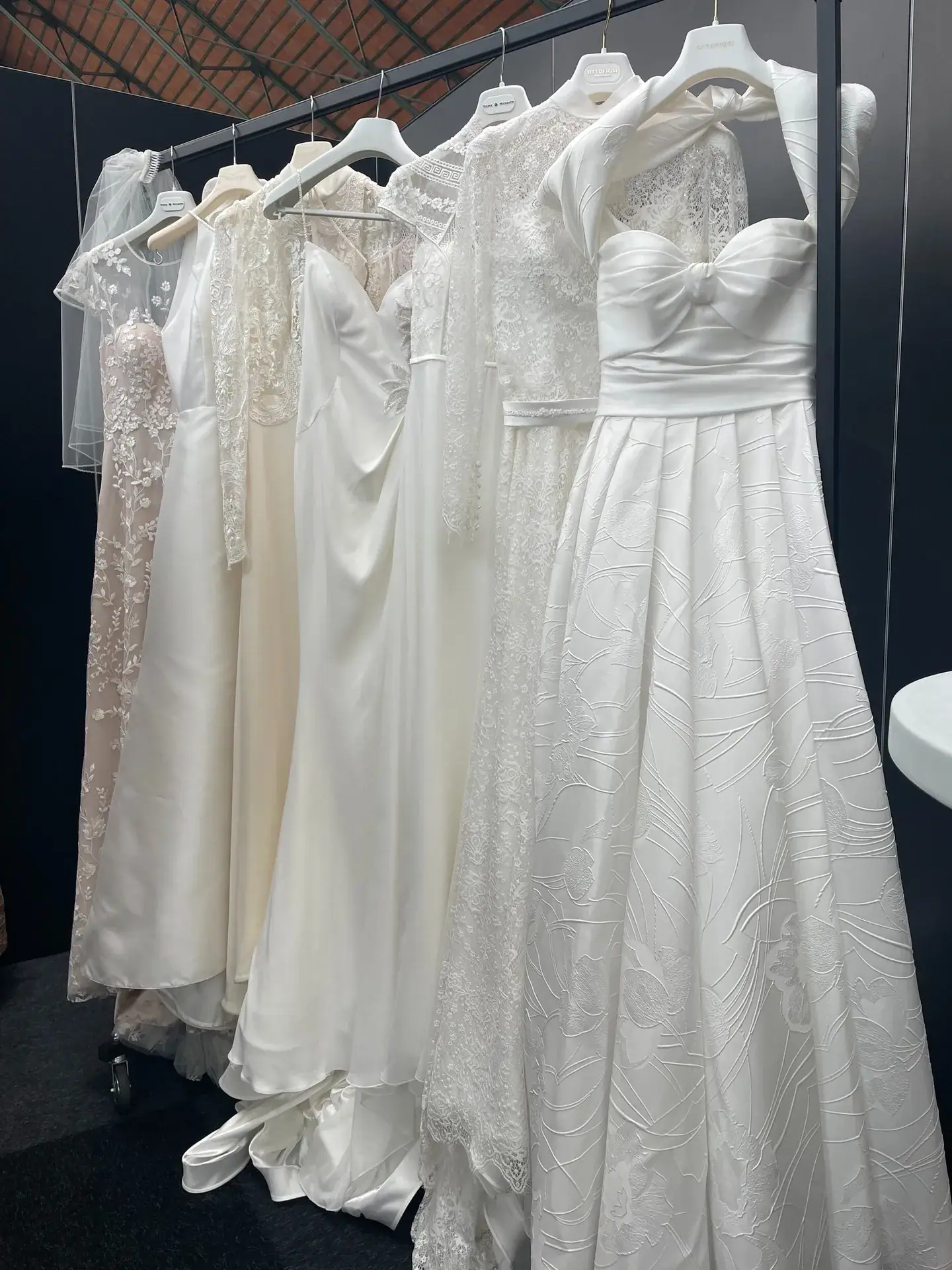 Showroom La Rosa Bianca à Bruxelles où déposer votre robe de mariée pour le service pressing