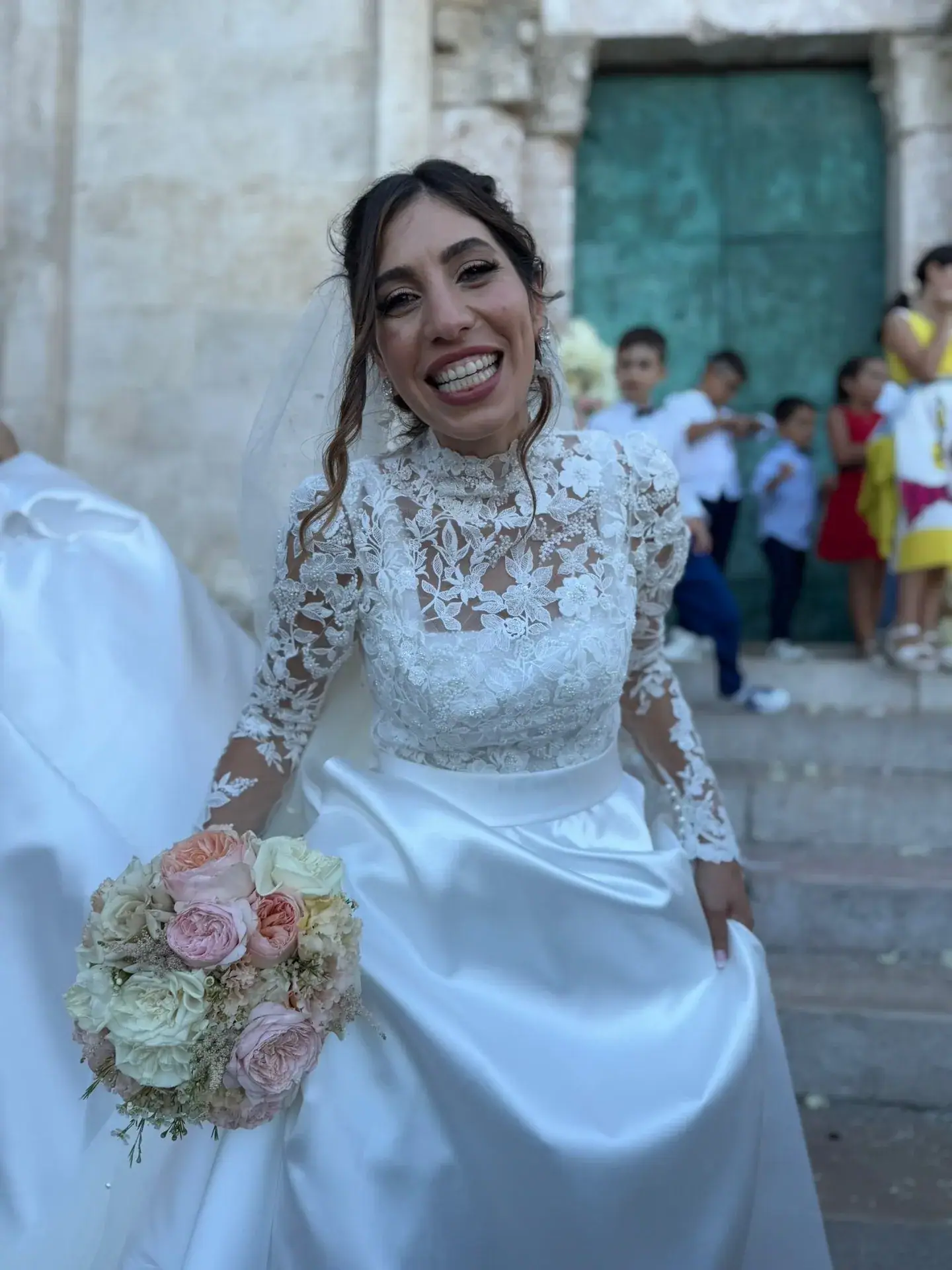 Mariée élégante en robe de mariée italienne à Bruxelles